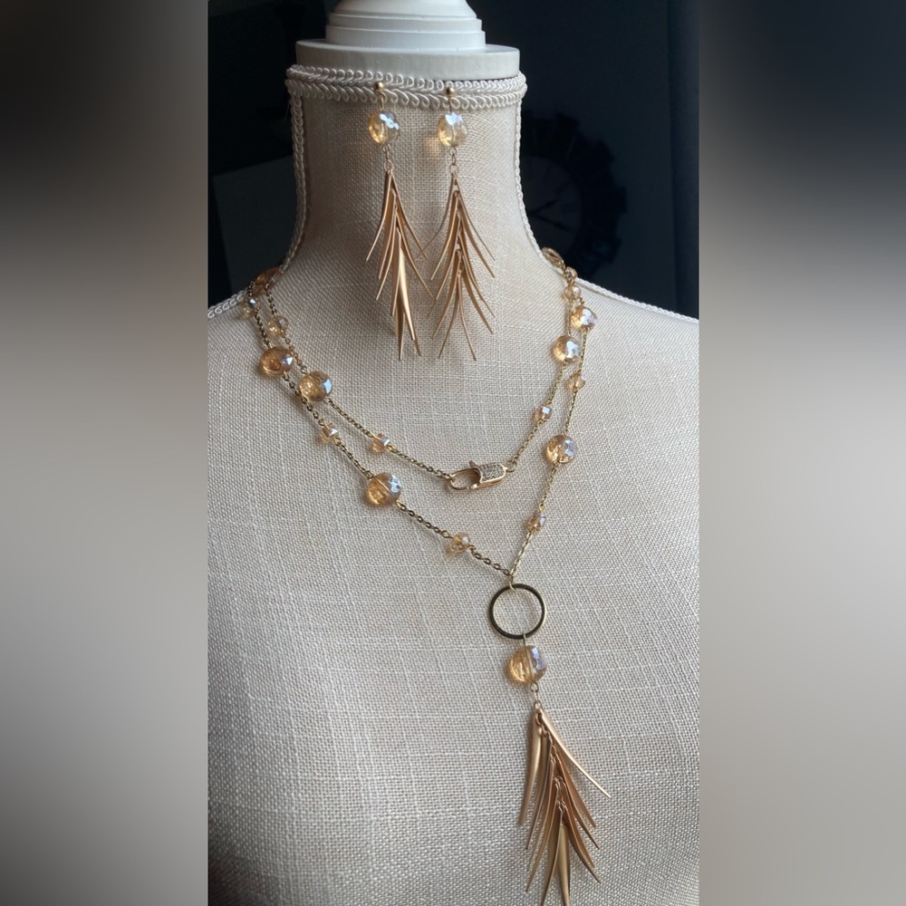 Necklace and earring set